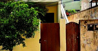 Casa com 2 quartos, varanda, área de serviço e 112m² construída