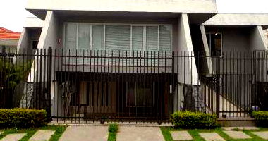 Casa Ocupada com 315m² de Área Construída em Ponta Grossa