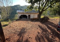 Fração ideal rural com casas, galpão e benfeitorias, 242.000m²