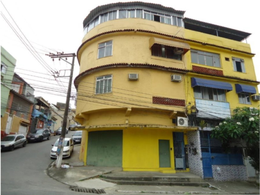 Loja padrão desocupada com 157m² de área útil e 375m² de terreno