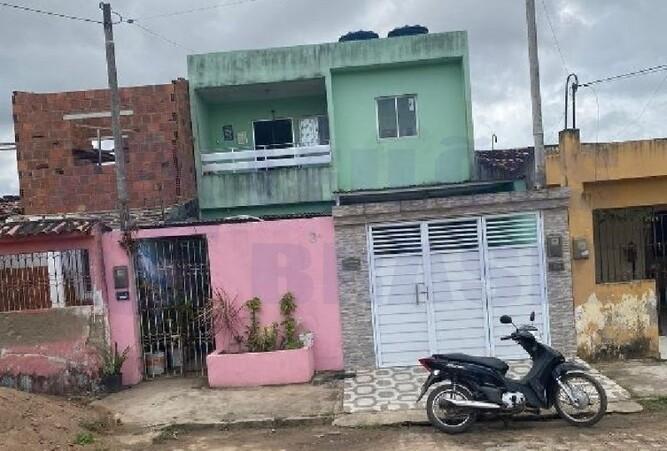 Casa com 2 quartos, 1 banheiro, 69m² área privativa e 1 vaga