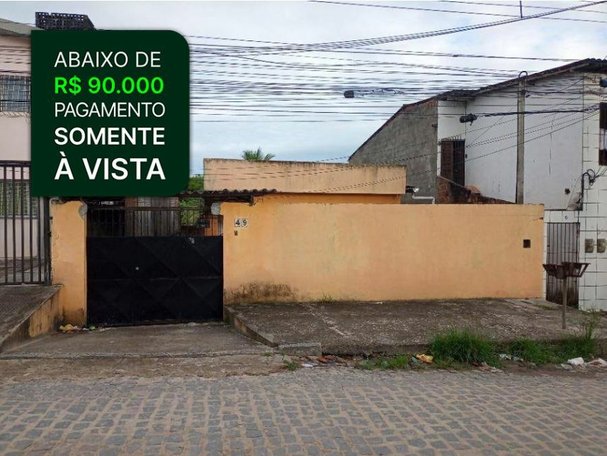 Casa em Leilão com 2 Vagas e 99m² Construída