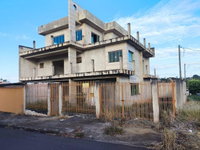 Sobrado triplex com 3 quartos, 1 suíte e área de lazer