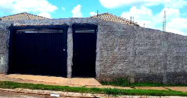 Casa com 2 quartos, banheiro, sala, cozinha e área de serviço, 45,47m² construída