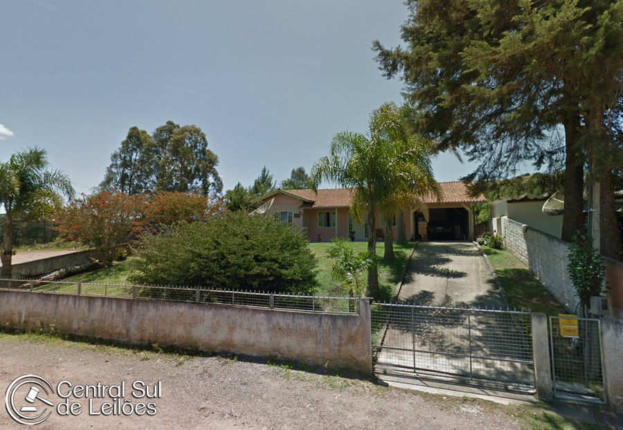 Terreno com casa e galpão, 2 quartos, 1 banheiro, 120m² construídos