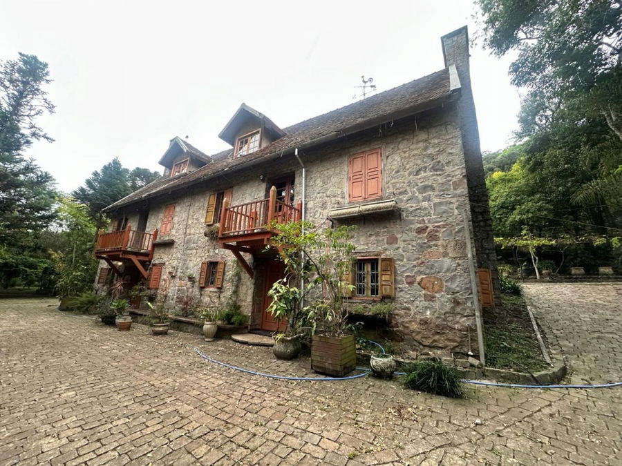 Duas áreas rurais com benfeitorias, casa 700m² e piscina