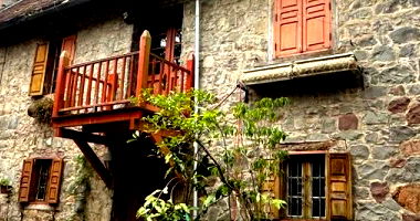 Duas áreas rurais com benfeitorias, casa 700m² e piscina