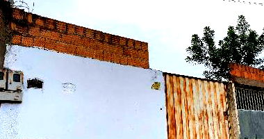 Casa com 2 quartos, 1 banheiro, sala, cozinha e 1 vaga