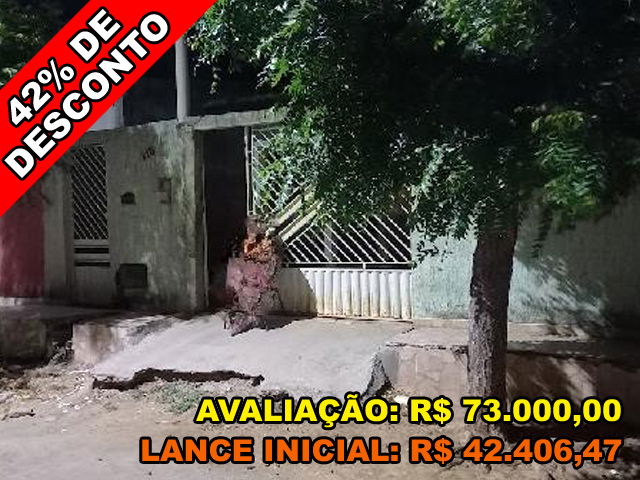 Casa com 2 quartos, banheiro, área de serviço e terraço, 68,2m² construída