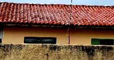 Casa padrão com 4 quartos, 2 banheiros, 1 vaga, área construída 112,51m², ocupada