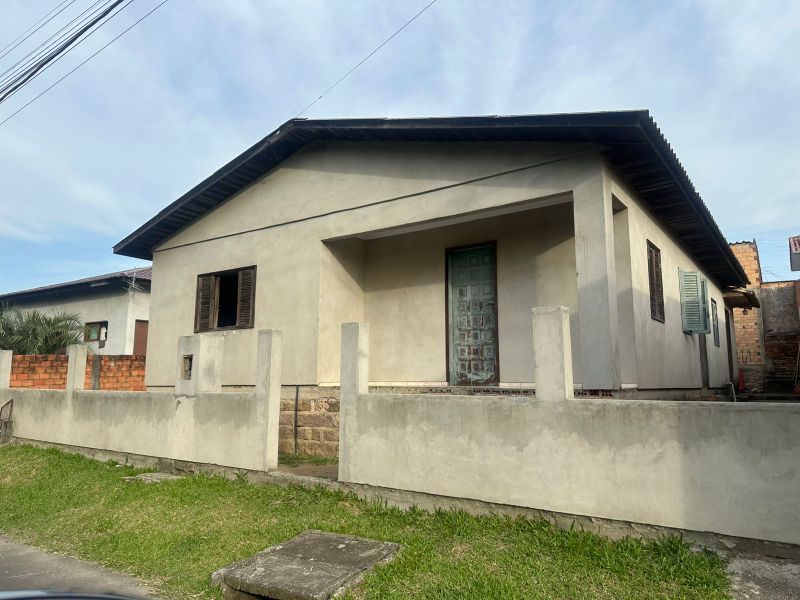 Casa de Alvenaria com Terreno no B. Laranjinha - Criciúma