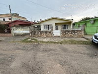 Casa com 4 quartos, 2 banheiros e 2 vagas de garagem