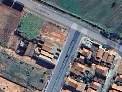 Terreno de 150 m² em avenida principal