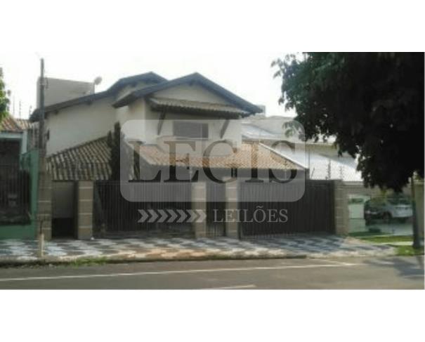 Casa com 3 quartos, 2 banheiros e 381,52m² construídos