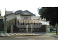 Casa com 3 quartos, 2 banheiros e 381,52m² construídos