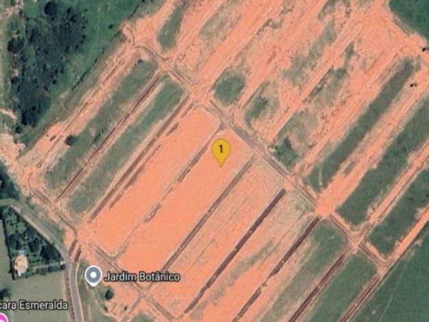 Lote com 240 m² em Marília