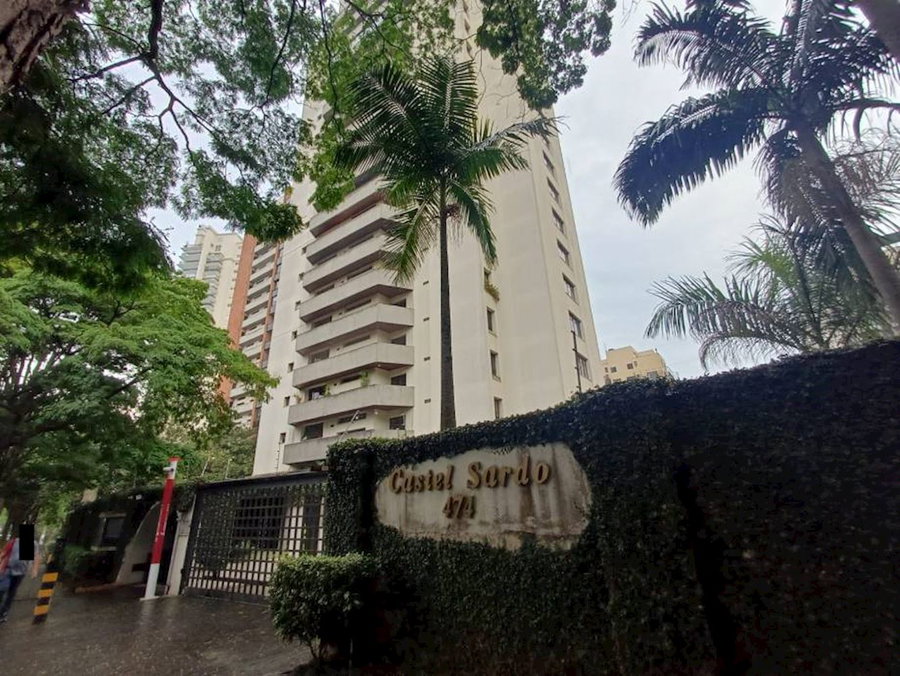 Apartamento de 3 quartos, 4 banheiros, 4 vagas, 295,87 m²