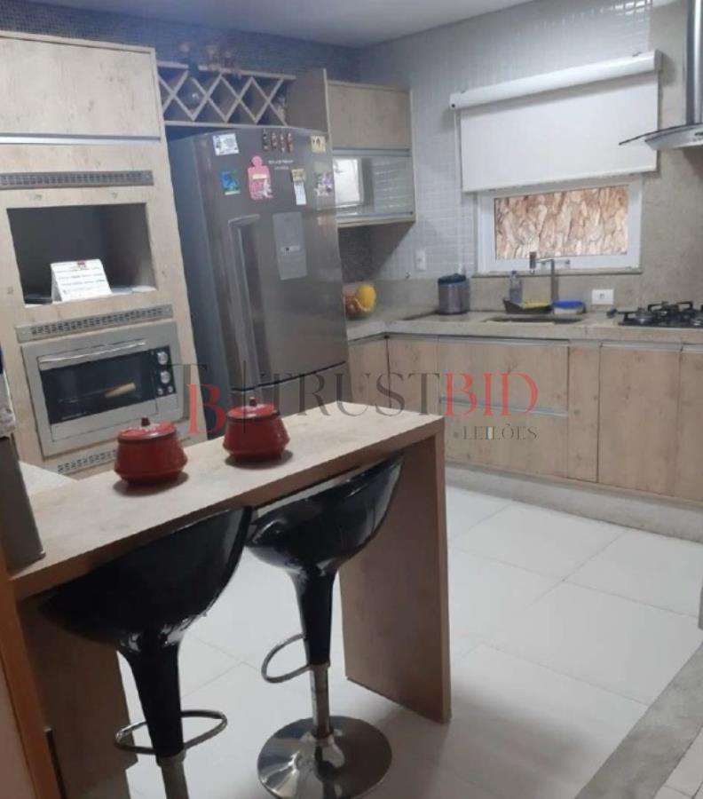 Casa em condomínio com 3 quartos, 2 vagas e 115,37m²