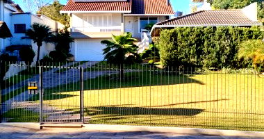 Terreno Urbano com Residência, 750m²