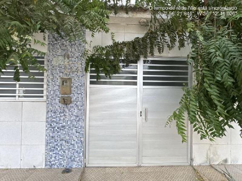 Casa com 2 quartos, 2 banheiros e 1 vaga de garagem