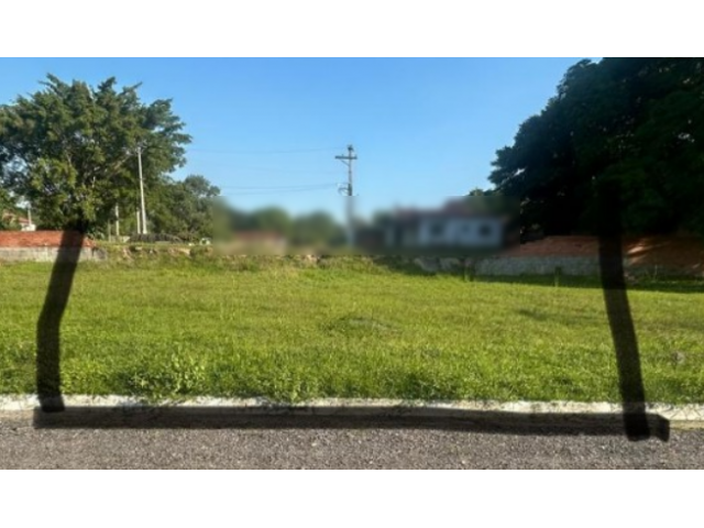 Terreno com 180m² sem edificações, lote 184, Condomínio Florestal