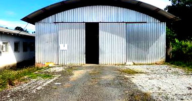 Barracão metálico com 1200m², 3 portões, cobertura em alumínio
