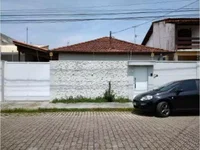 Casa em Leilão com 3 Quartos e 2 Banheiros