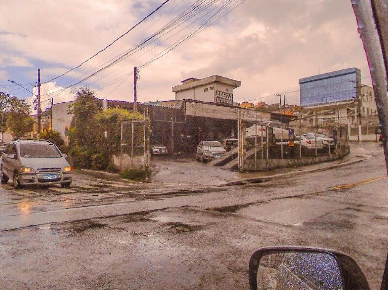 Terreno de 634m² com múltiplas frentes, ideal para investimento
