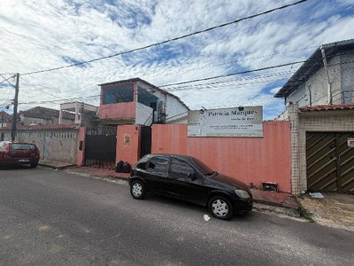 Casa com 2 quartos e 61 m²