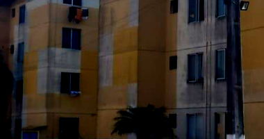 Confortável Apartamento com 2 Quartos, 1 Banheiro e Garagem, Desocupado