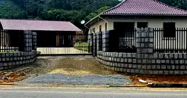 Casa Residencial com 23.946,21m² de Terreno em Schroeder - SC