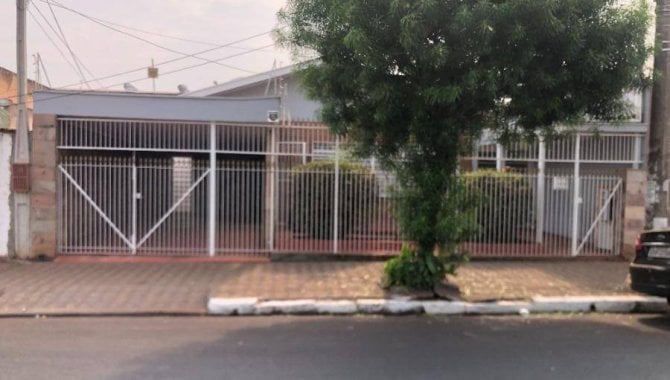 Casa Padrão com 3 Quartos e 3 Banheiros em Ribeirão Preto