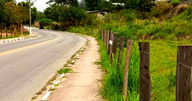 Terreno desocupado em Jardim Antônio Cassillo com 330,49 m²