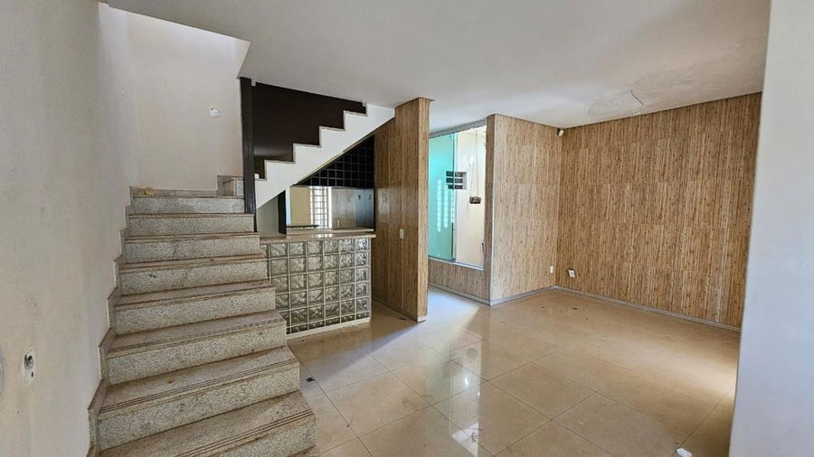 Casa espaçosa com 5 quartos e área gourmet em Aparecida de Goiânia