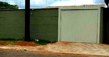 Casa Ocupada com Piscina e Varanda em Campo Grande/MS