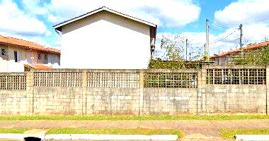Casa residencial tipo B3 com 3 quartos e 2 banheiros, desocupada