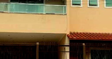 Casa ocupada com 202m² terreno e 268m² construída