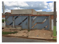 Casa desocupada com 3 quartos, suíte e 90,80m²
