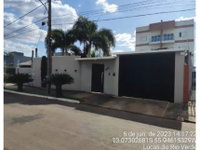 Casa em leilão com 4 quartos e 2 banheiros