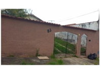 Casa com 2 quartos, 1 banheiro, 55,53m² construída, ocupada
