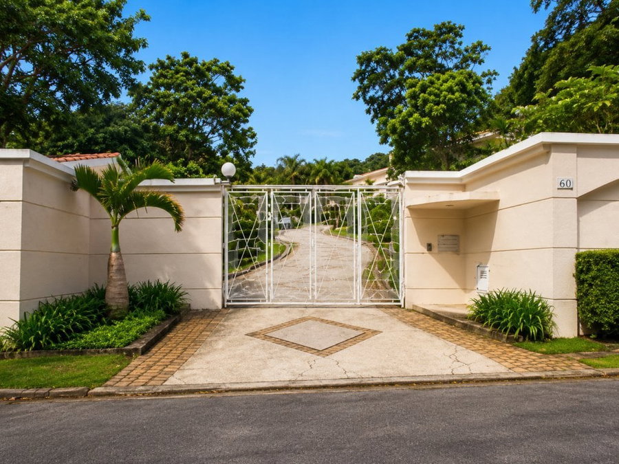 Casa em Condomínio 191 m² Ocupada - Carapicuíba - SP