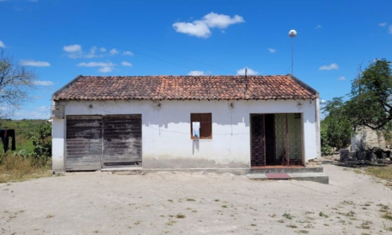 Sítio de 10 hectares com casa e infraestrutura em Caetés-PE