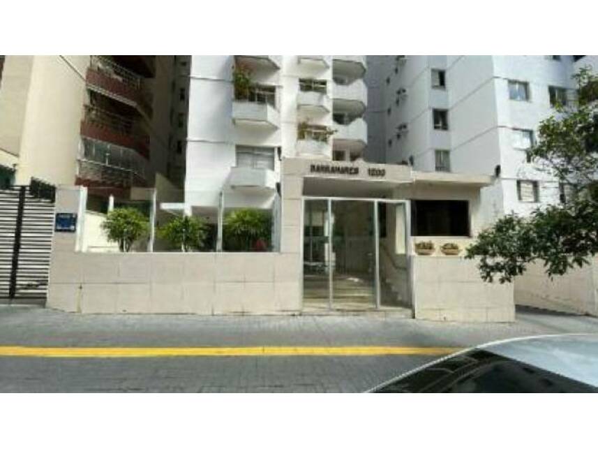 Apartamento em Leilão com 1 Vaga e 107m² Úteis