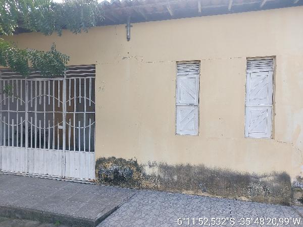 Casa com 2 quartos, 1 banheiro, 1 vaga, 98m² construída, desocupada