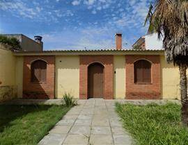 Casa padrão com 2 quartos, 1 banheiro, 75m² construída, ocupada