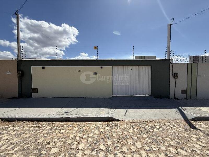 Casa com 2 quartos, 1 vaga, 69.73m², ocupada
