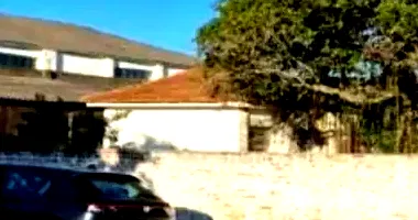 Casa com 215,75m² construída em terreno de 1.489,60m², imóvel ocupado