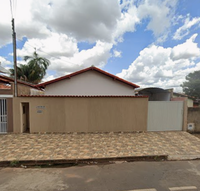 Casa com 9 cômodos e garagem em Unaí - MG