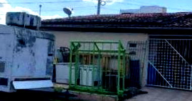 Casa aconchegante com 3 quartos, 2 banheiros e 1 vaga, ideal para moradia
