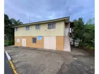 Casa com 243,40m² de terreno e 235,00m² construída, ocupada